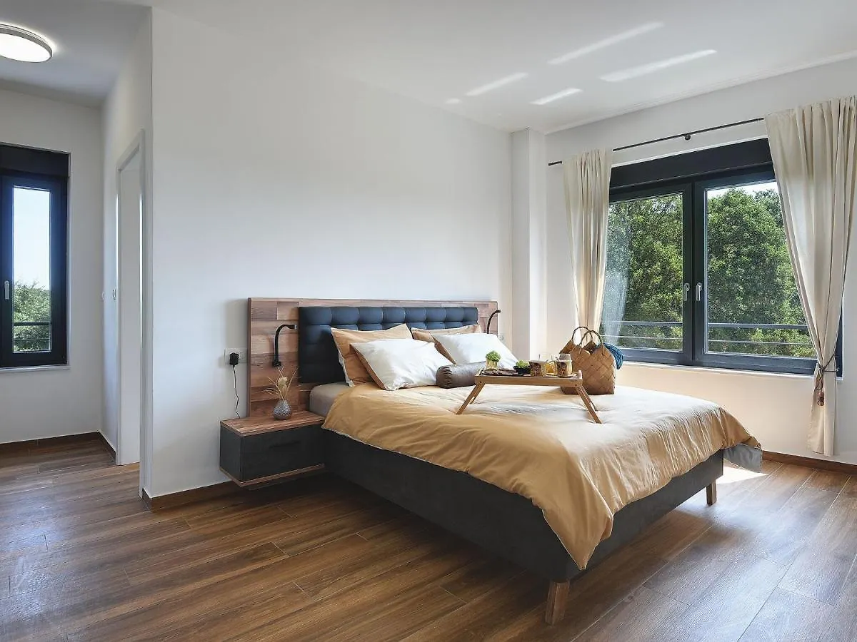 Modern Villa With Heated Pool Pula