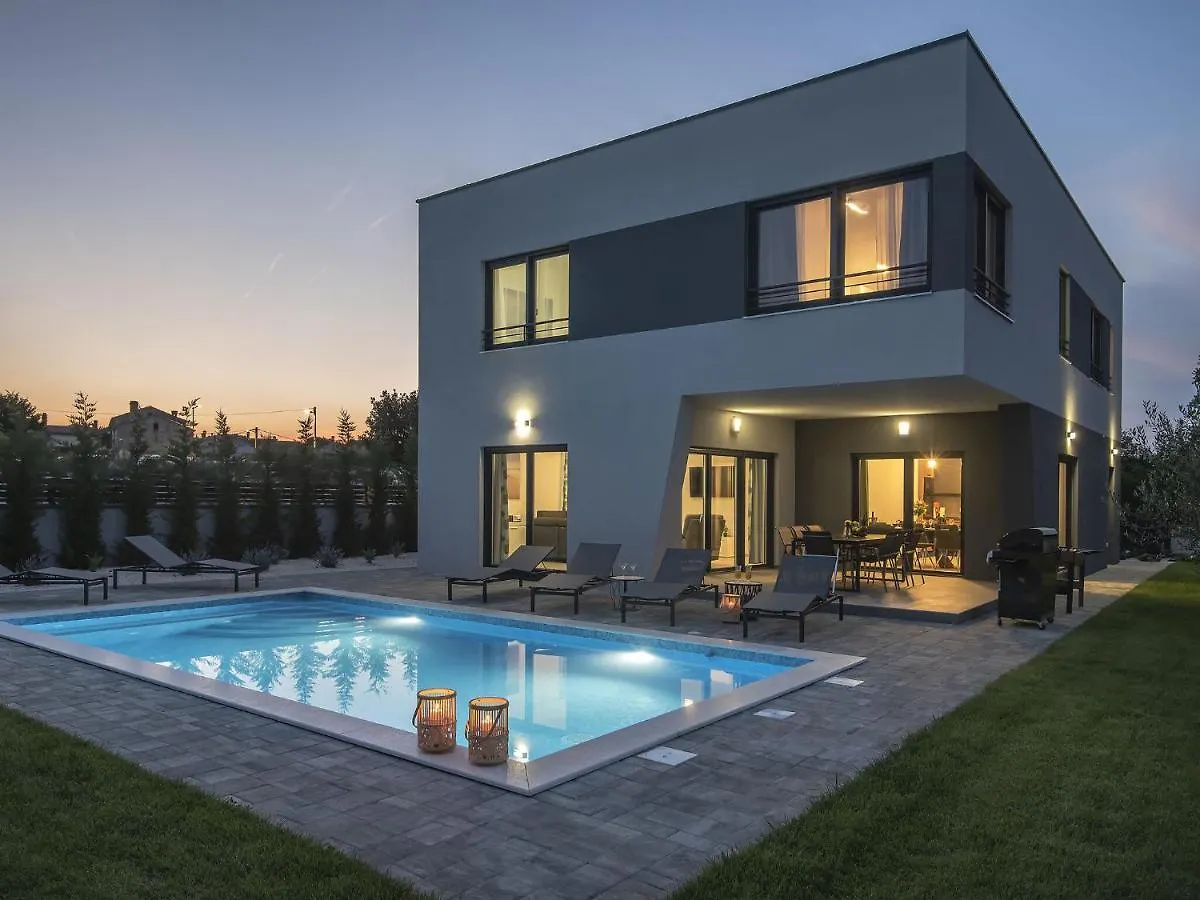 Modern Villa With Heated Pool Pula 0*,  Croácia