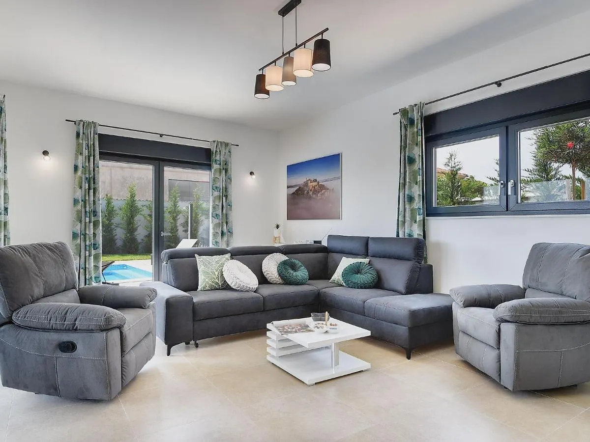 Modern Villa With Heated Pool Pula Croácia