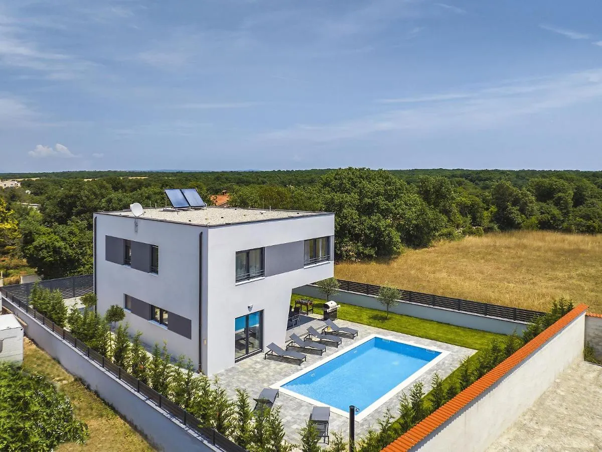 Modern Villa With Heated Pool Pula
