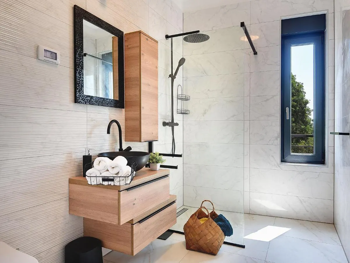 Modern Villa With Heated Pool Pula