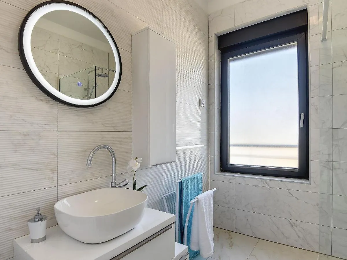 Modern Villa With Heated Pool Pula 0*,